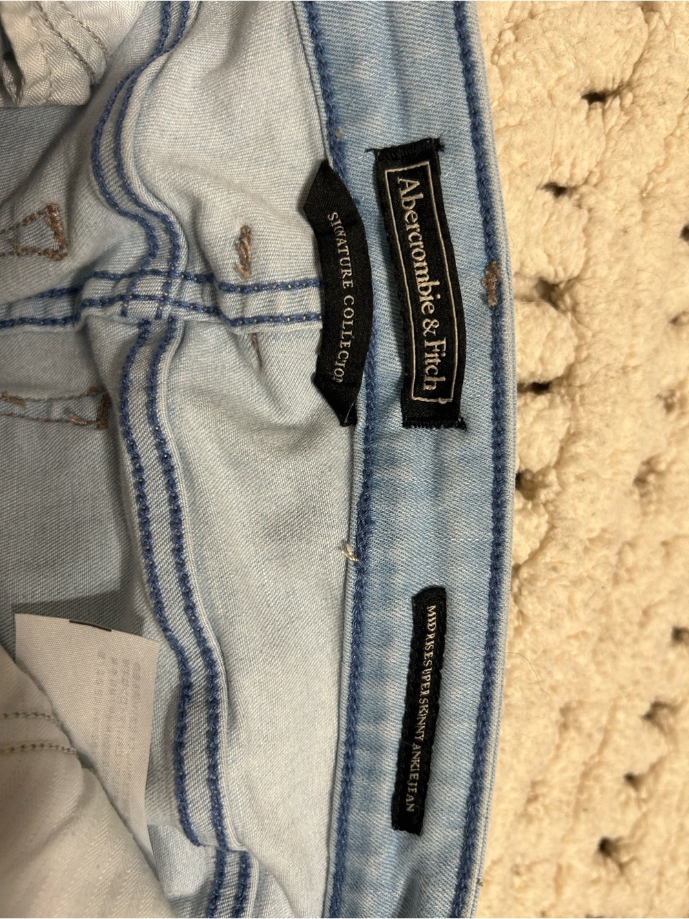 Abercrombie & Fitch Light Wash Women’s Skinny Jeans